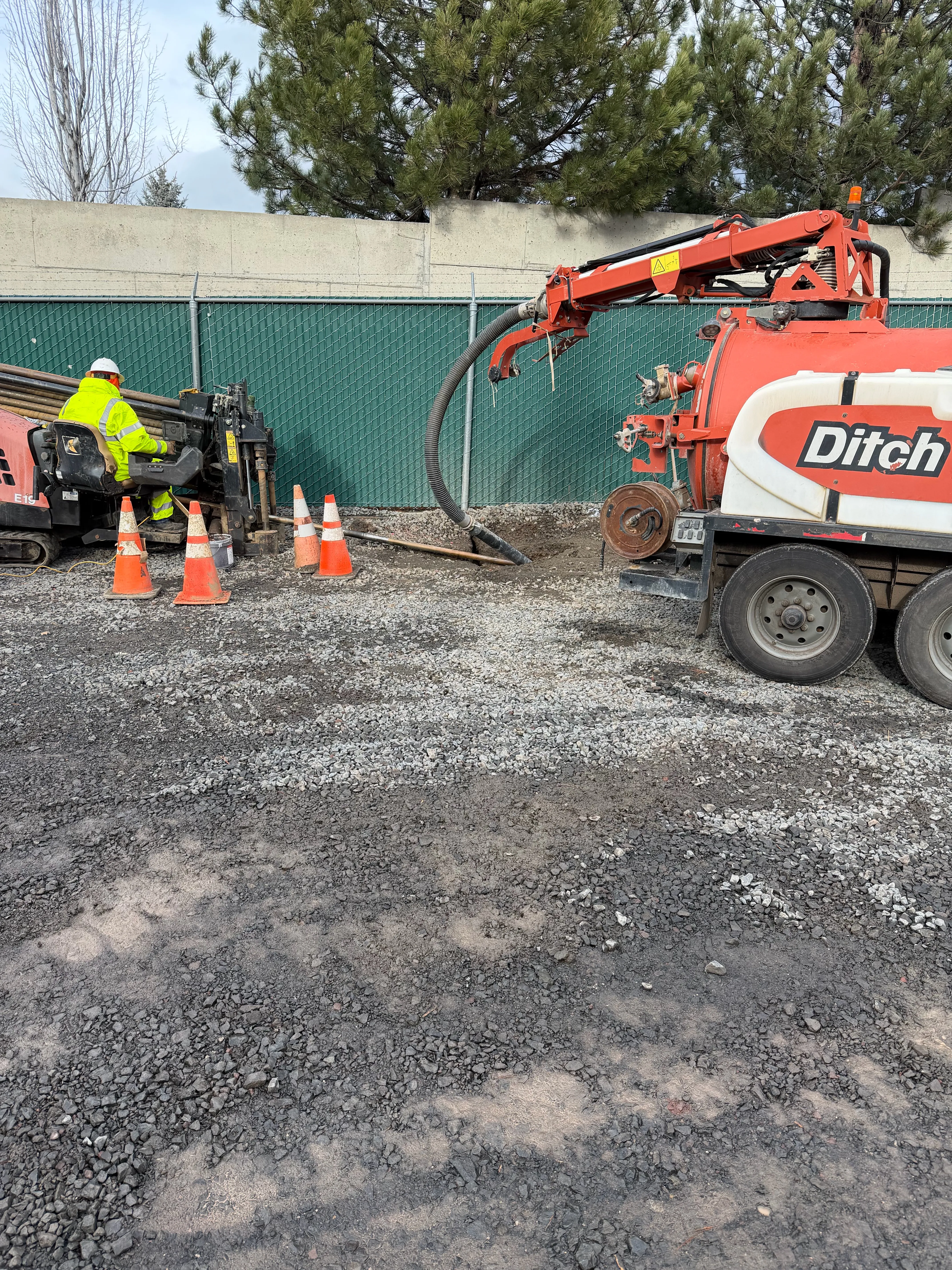 TRENCHLESS CONSTRUCTION